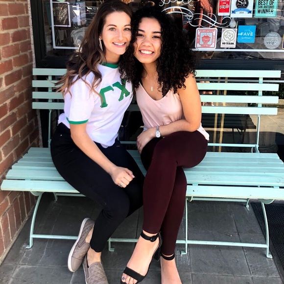 Meet your Posher, Zoe - Picture 3 of 4